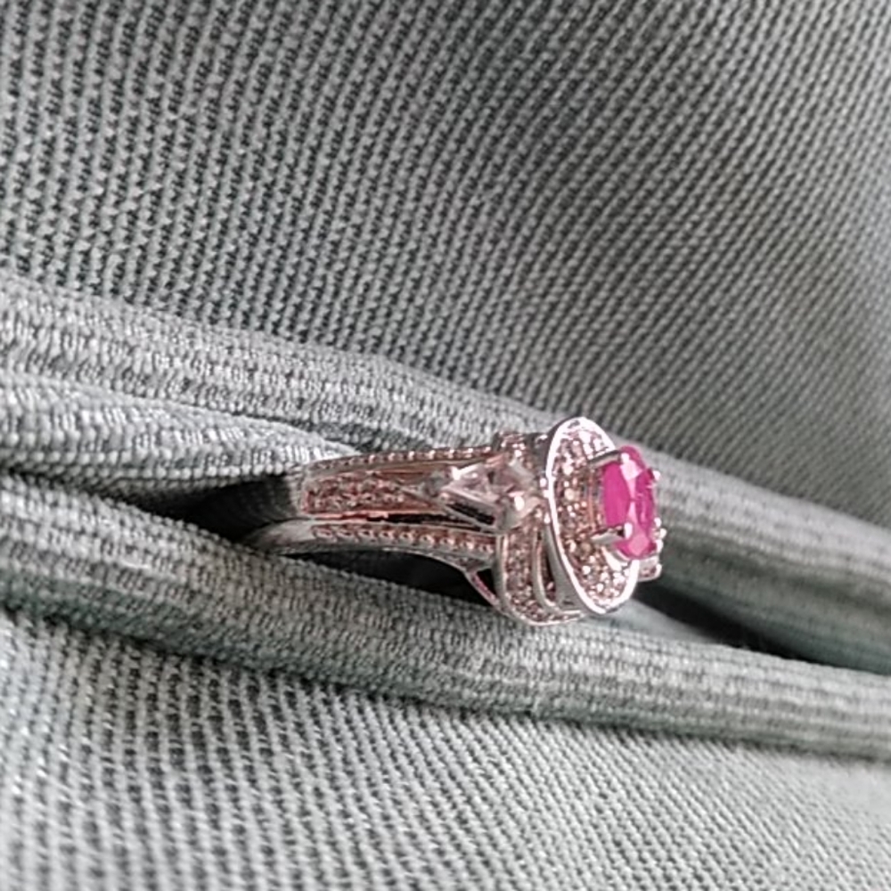 ♥️♥️BURMESE RUBY, WHITE TOPAZ RING♥️♥️ - Picture 2 of 5